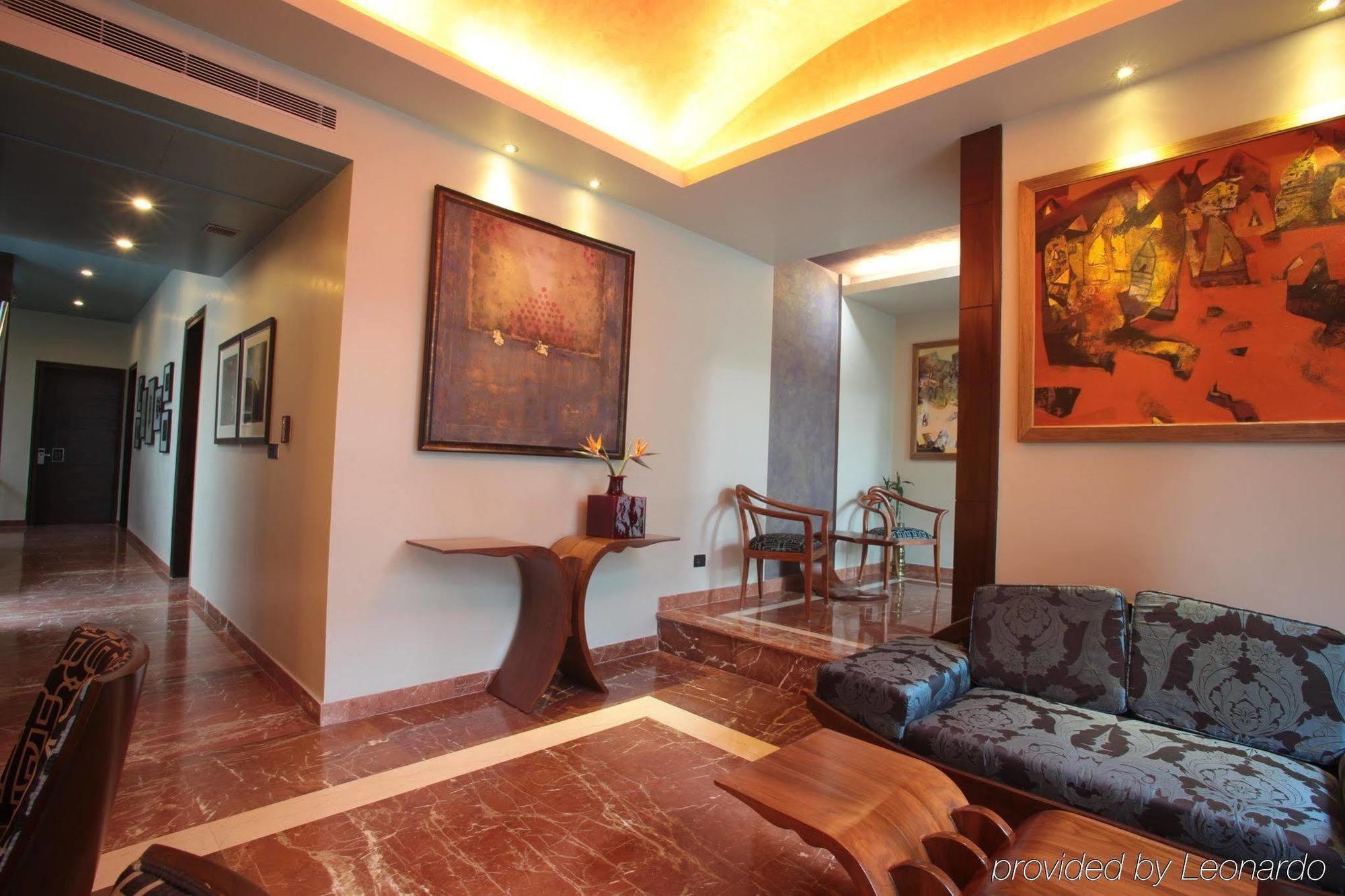 Justa Mg Road Hotel Bangalore Interior photo